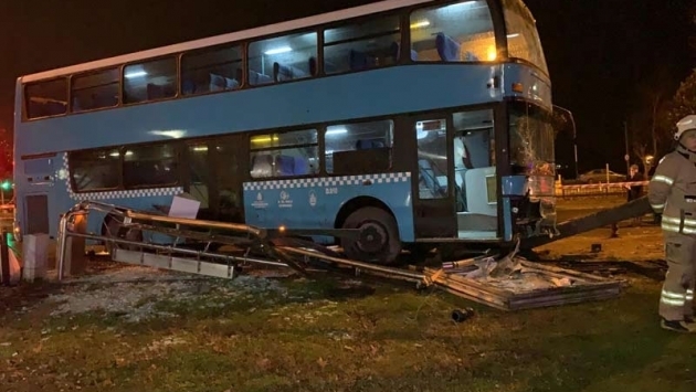 İstanbul Kartal'da halk otobüsü durağa daldı: 3'ü ağır, 5 yaralı