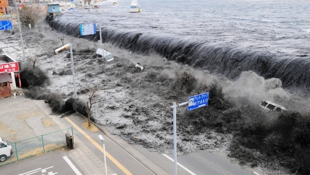 9 şiddetindeki deprem ve tsunaminin ilk kez yayınlanan görüntüleri