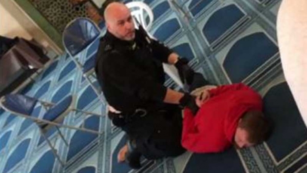 Londra’da Camii’de silahlı saldırı; din görevlisi bıçaklandı
