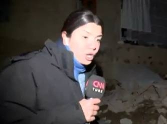 CNN Türk ekibi Van'daki ikinci depreme canlı yayında yakalandı