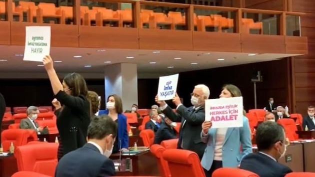 HDP, İnfaz Yasası’nda değişiklik teklifini Meclis’te protesto etti