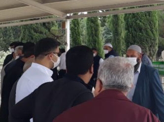 Kara Efe’nin tutuklu babası cenazeye geldi