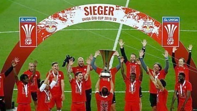Avrupa’da bir ilk… Salzburg’un sosyal mesafeli kupa sevinci