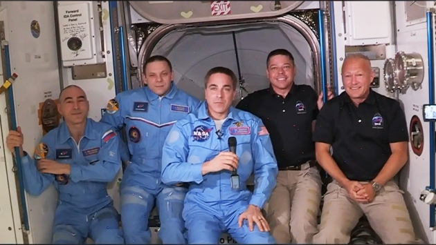 Astronotlar Crew Dragon kapsülünden Uluslararası Uzay İstasyonu’na geçti