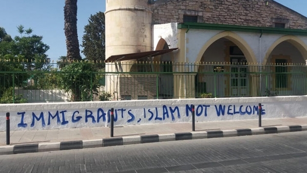 Güney Kıbrıs’ta camiye çirkin saldırı!
