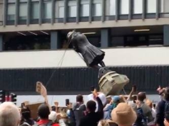 İngiltere'deki protestolarda o ismin heykeli yıkıldı