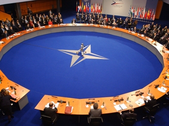 NATO'dan gerginliğe el atıyor