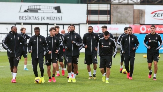Beşiktaş’ta 2 futbolcunun korona testi pozitif çıktı