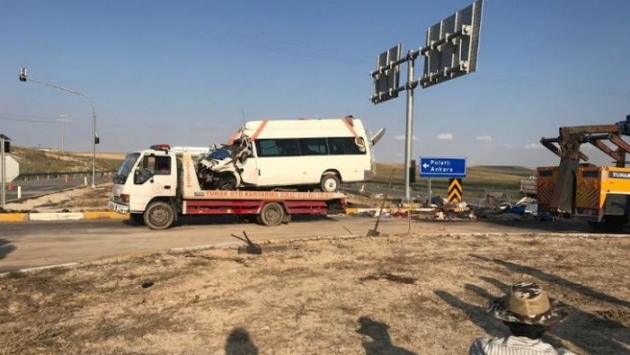 Mevsimlik tarım işçilerini taşıyan minibüs devrildi: 7 işçi öldü 