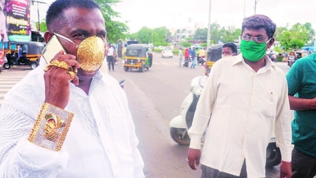 Hintli iş adamı koronavirüse karşı altın maske yaptırdı!