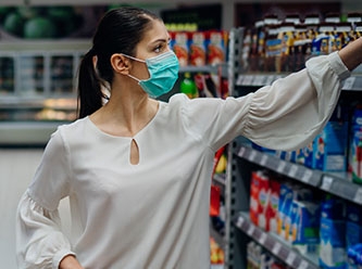 Almanya marketlerdeki maske zorunluluğunu kaldırmayı tartışıyor
