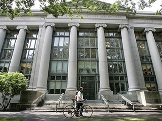 Harvard Üniversitesi ve MIT, 'uluslararası öğrenci düzenlemesi' sebebiyle Trump yönetimine dava açtı