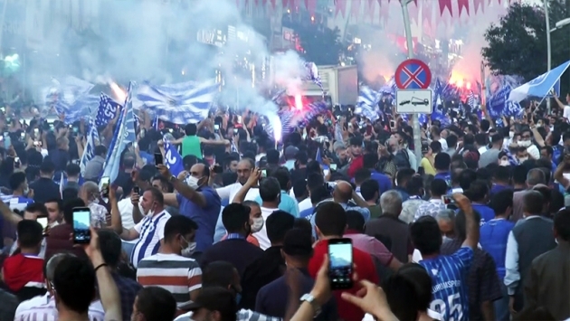 Erzurumspor Süper Lig’e yükseldi: Kutlamalarda koronavirüs unutuldu