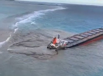 Hint Okyanusu'nda  çevre felaketi: 4 bin ton petrol denize sızıyor