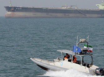 Körfez'de yeni kriz: İran, BAE gemisine el koydu, mürettebatını gözaltına aldı