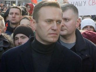 Rus muhalif lider Navalni, tedavi için Almanya'ya götürülüyor