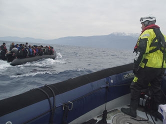 Yunanistan: 10 bin kişinin denizden ülkeye gelişini engelledik