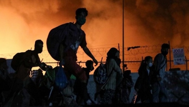 Yunanistan’ın en büyük mülteci kampında yangın paniği!