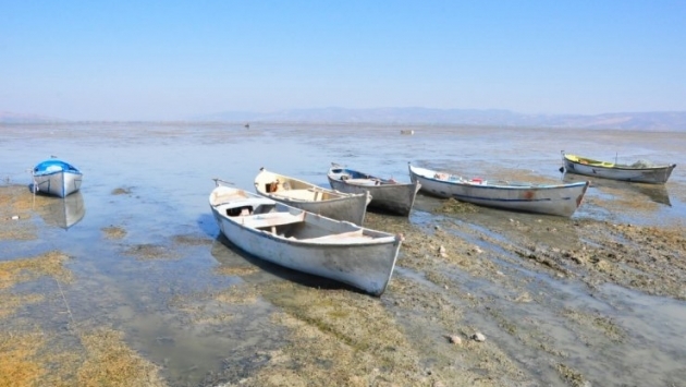 Kuş cenneti Marmara Gölü’nde derinlik 1 metreye düştü