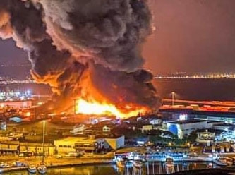 Beyrut’tan sonra  bir facia da İtalya'da ... Ancona limanında yangın çıktı