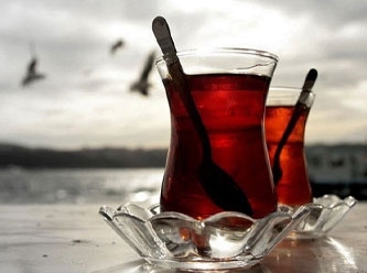 AKP 'Kaçak Çayı' serbest bıraktı : Çay üreticisine ithal çay darbesi