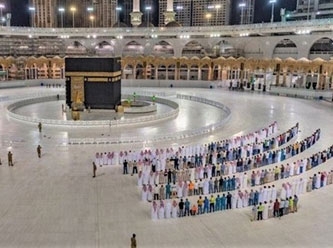 Suudi Arabistan umre ziyaretleri için kapıları yeniden açtı