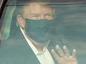 Trump taraftarlarını selamlamak için hastane dışına çıktı