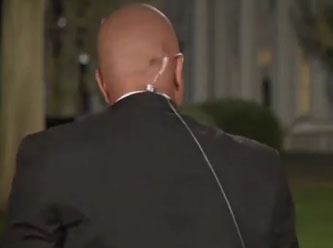 Beyaz Saray'ın önündeki CNN muhabirinin rakunla imtihanı viral oldu