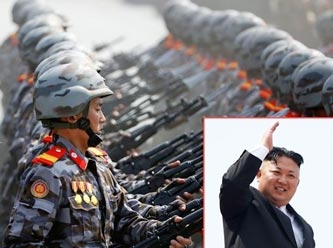 Kuzey Kore, askeri geçit töreninde füzelerini sergiledi