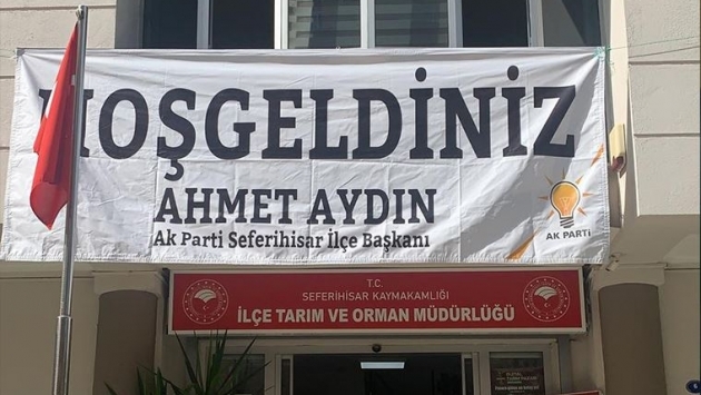 Tarım müdürlüğüne AKP pankartı asıldı