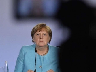 Merkel yine çok net konuştu: Tünelin ucundaki ışık uzak