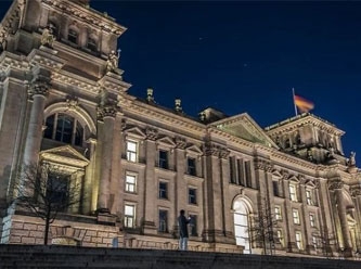 Almanya'da Başbakanlık çalışanına casusluk suçlaması