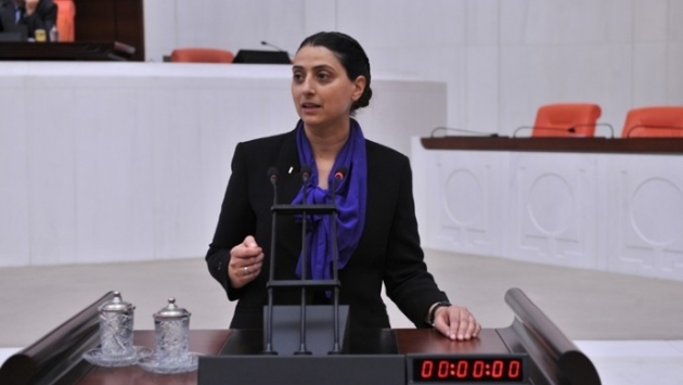 Yargıtay HDP’li Feleknas Uca’ya dokunulmazlığına rağmen verilen cezayı bozdu