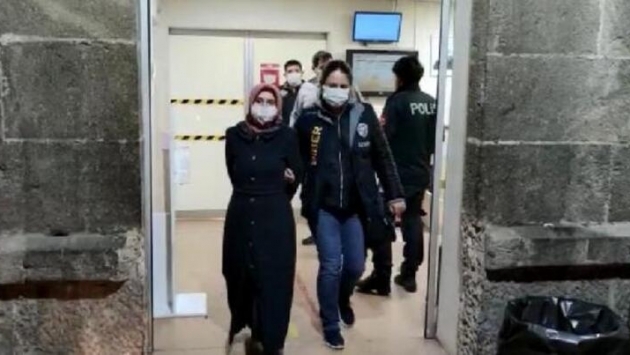 İzmir’de sağlık muayenesine ters kelepçeyle götürüldüler