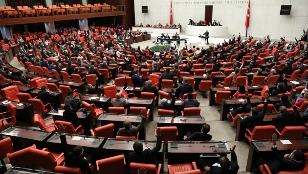 AKP ve MHP, ‘çıplak arama’nın araştırılması önergesini de reddetti