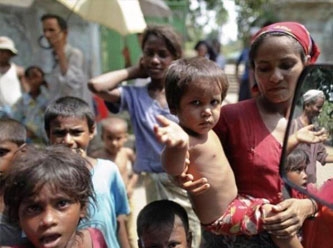 Bangladeş Arakan'dan gelen mülteci Müslümanları bir adaya gönderiyor