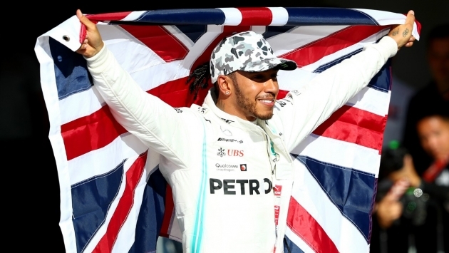 Lewis Hamilton ‘şövalye’ ilan edildi