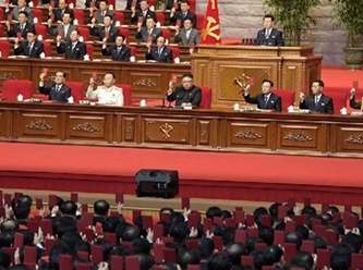 Kuzey Kore’den korona gösterisi: 5 bin kişilik maskesiz kongre
