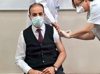 AKP ve MHP milletvekilleri sağlıkçı kontenjanından aşı oldu