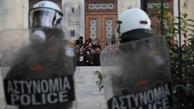Yunanistan'da üniversiteliler sokağa döküldü