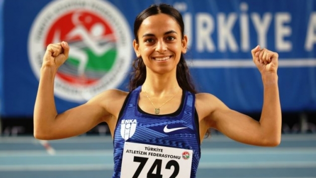 Milli atlet Ayşe Tekdal rekora yürüdü