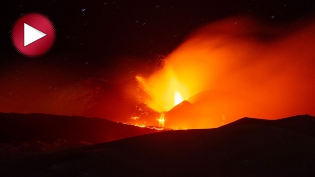 İtalya’daki Etna Yanardağı tekrar lav püskürtmeye başladı