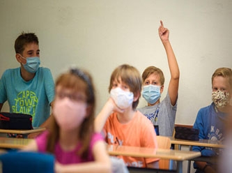 Almanya'da okula düzgün gidemeyen öğrenciler için sınıf tekrarlaması tartışılıyor