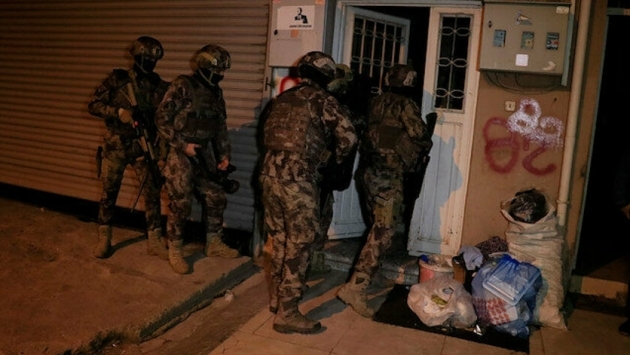 Göçmen kaçakçılarına 12 ilde operasyon: 94 kişiye gözaltı kararı