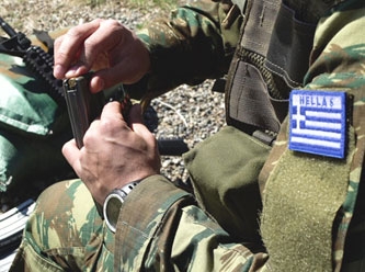 Türkiye ile gerginlik yaşayan Yunanistan askerlik süresini uzattı