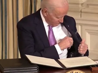 Joe Biden'ın kalem ile imtihanı: Mücadeleyi kalem kazandı