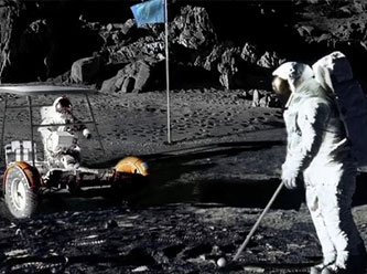 Ay'da kaybolan iki golf topu bulundu