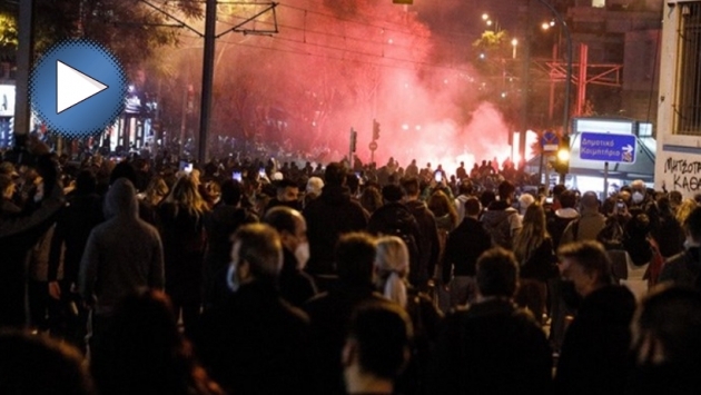 Atina’da binlerce kişi, polis şiddetini protesto etti