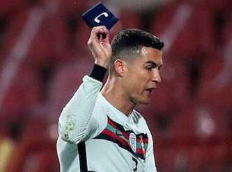 Ronaldo'nun fırlattığı kol bandı, SMA hastası bir bebek için 75 bin dolara satıldı