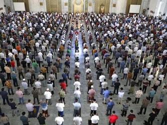 Diyanet Ramazanda camide teravihleri yasakladı